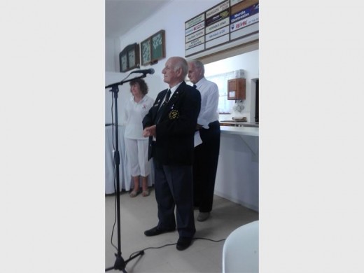 Word of appreciation: Combined Ops Shellhole Old Bill Gerry Gregory thanks the bowlers for their wonderful support.