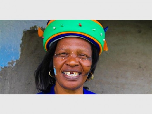 A Xhosa woman in traditional headwear. (pic: www.southafrica.net)