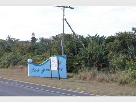 The 'spot fine' sign has been erected in front of the 'sea you soon' in Shelly Beach, ruining the farewell wall.