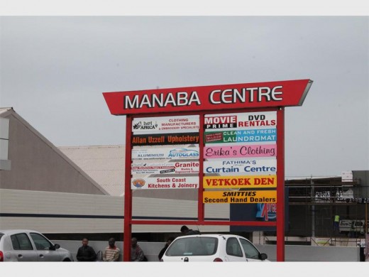 There is no sign to welcome visitors to Manaba. The large 'Manaba Centre' signboard on the sea side is the first indication that you are in the suburb.