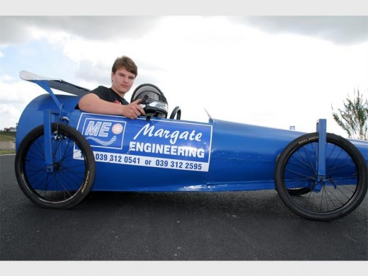 Fine tuned: Aiden Higson of Margate does some last minute adjustments to his soapbox. 8704vee