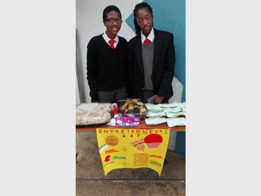 S'nenhlanhia Luthuli (left) and Owethu Sibiya.