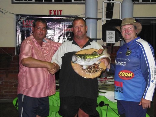 Consistent: Ian Logie won the men's biggest bass prize. With him are Jacques Mitchley (left) and Manus Erasmus. 