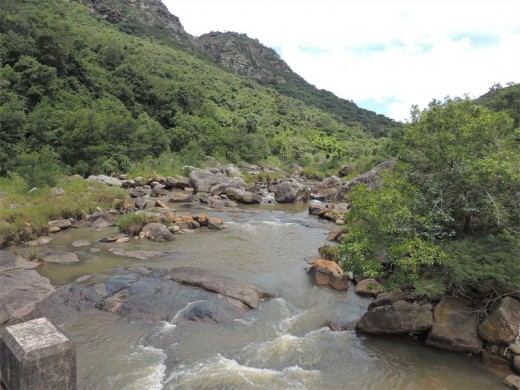 The Umzimkulwana River has patiently cut a deep gorge into the surrounding rock.