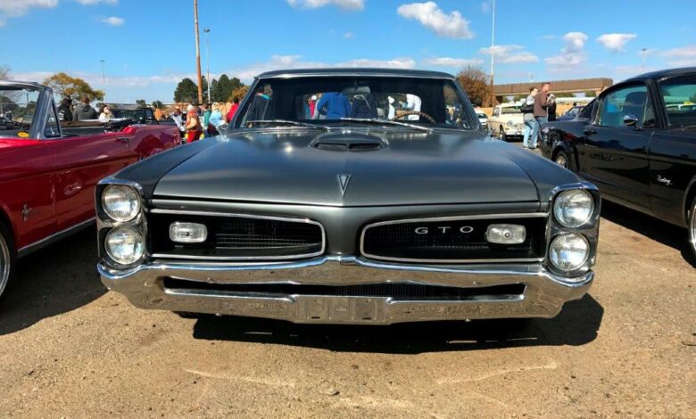 1960s classics! Pontiac's musclecar king, the GTO, flanked by two 1960s Mustangs.