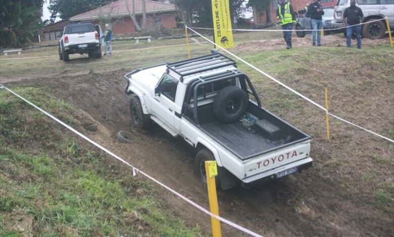4x4 drivers entertain spectators | South Coast Herald