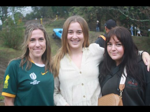 4x4 drivers entertain spectators | South Coast Herald