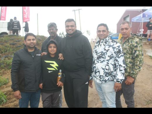 4x4 drivers entertain spectators | South Coast Herald