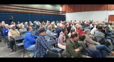 Residents of Uvongo meet at the Uvongo Town Hall to learn more about the electricity meter rollout which starts soon.