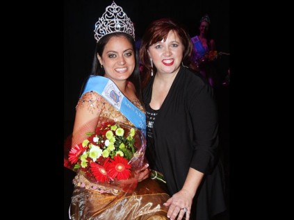 Mrs KZN, Angelique Wright, with Juanita Smit, organiser of the Mrs Mzantsi Africa 2013 pageant