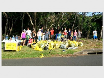 The group of Meerensee residents picked up loads of trash from the adjacent greenbelt on Friday