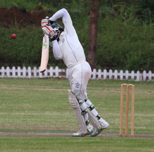 Zakhile Ntuli does well to fend off a bouncer