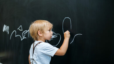 How to make a DIY blackboard for your child