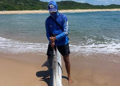 Amazing black marlin catch from the beach