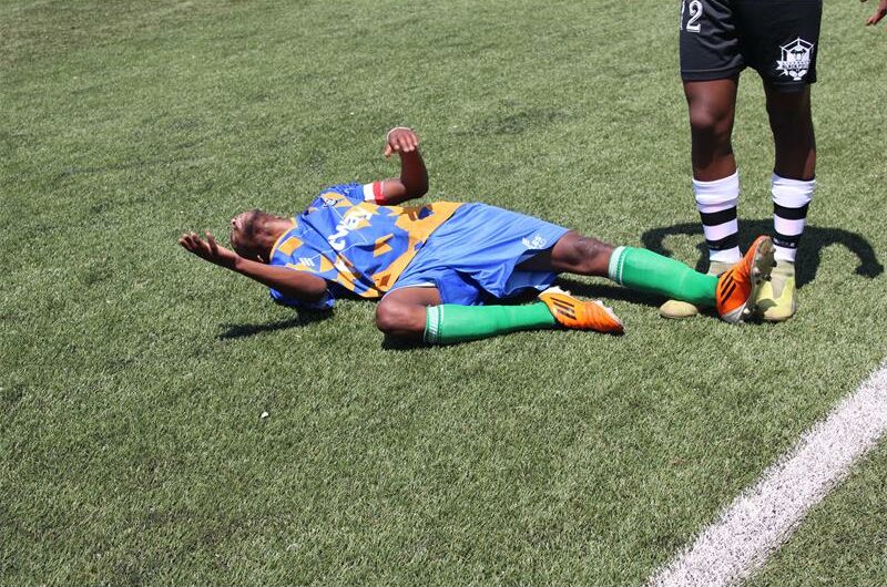 Midrand Spoilers skipper Songezo Choma screams in pain