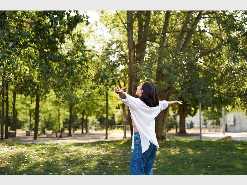 carefree-asian-girl-_42151