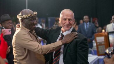 Minister of Police General Bheki Cele and Lieutenant Colonel Joe Coetzer who was awarded the national commissioner’s special award.