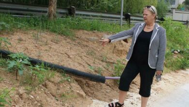 Annette Dppee points at the exposed cables. Photo: Comfort Makhanya