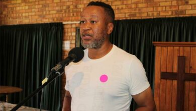 Gara chairperson John Mphatsoe addresses residents. Photo: Sphiwe Masilela