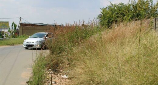 BEFORE: A motorist turns at a sharp curve on Boshoff Road which connects to President Road. Photo: Sphiwe Masilela