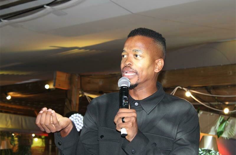 Comedian and MC for the night Mpho Modikoane affectionately known as Mpho Popps. Photo: Sphiwe Masilela.
