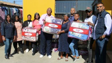 Church leader Rodney Mankolan gives Matinkie Makgetha of Bakgethwa Orphan Centre some blankets. Photo: Sphiwe Masilela