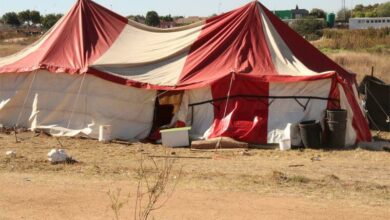 A tent on the side of the road in which the evicted Austin View land grabbers live. Photo: Sphiwe Masilela