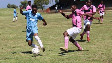 Indlovu midfielder Sipho Gwaqubana in possession.