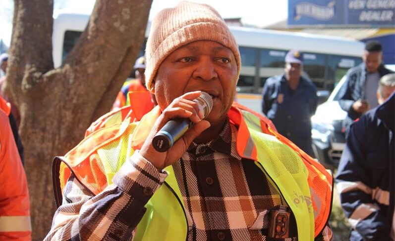 The MMC conducted oversight visits to several damaged roads in Midrand, including Freedom Drive in Rabie Ridge, where road resurfacing is taking place, and Looper Street in Carlswald, where teams are installing subsoil drainage pipes.