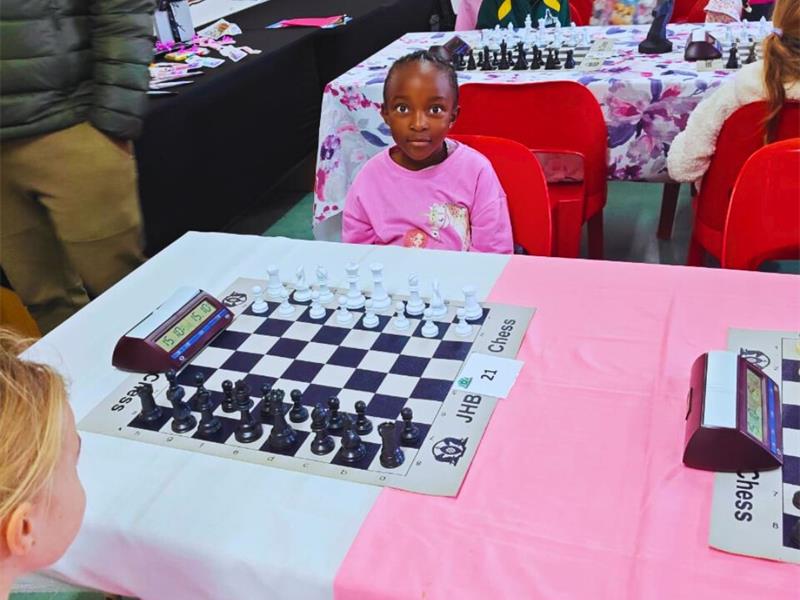 Both players adhered to their training strategies, utilising familiar openings, managing their time effectively, and sharpening their tactical alertness.