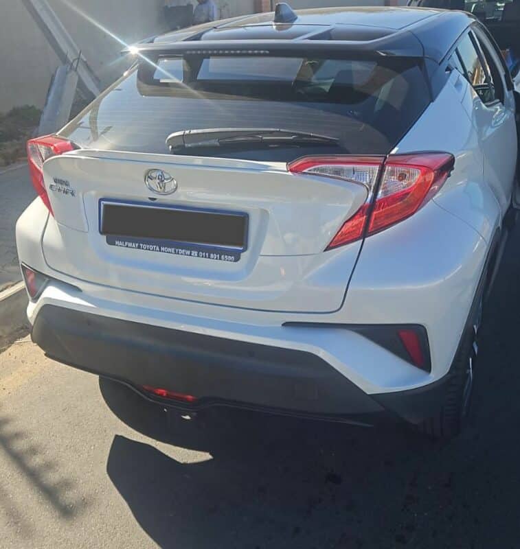 A jammer and vehicle break-in equipment were also seized; more arrests are expected as police are on the lookout for more suspects.