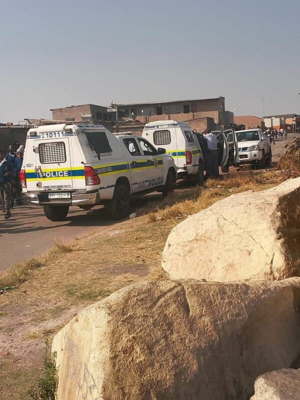 Rabie Ridge police are still on the hunt for a 30-year-old man who allegedly killed his teenage girlfriend.