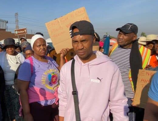 Residents want Mayor Dada Morero to respond to their memorandum of demands, and not City Power, after getting a response from the power entity despite taking their memorandum to the mayor’s office.