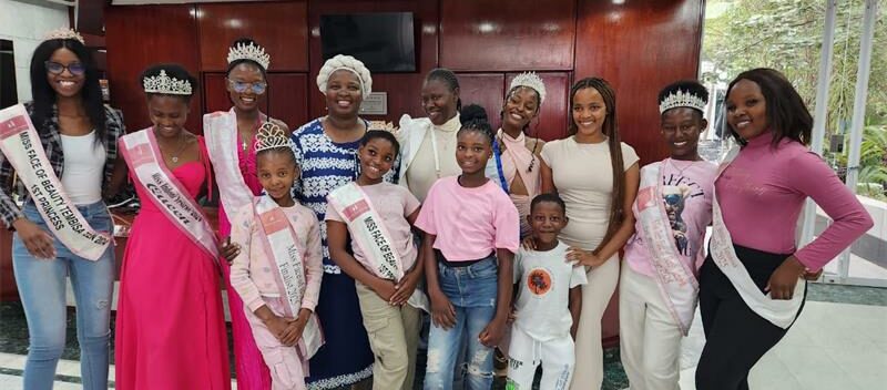 New Jerusalem Children’s Home founder Anna Mojapelo flanked by Miss Face of Beauty Tembisa models on October 4 at Gallagher Convention Centre. Photo: Suppli