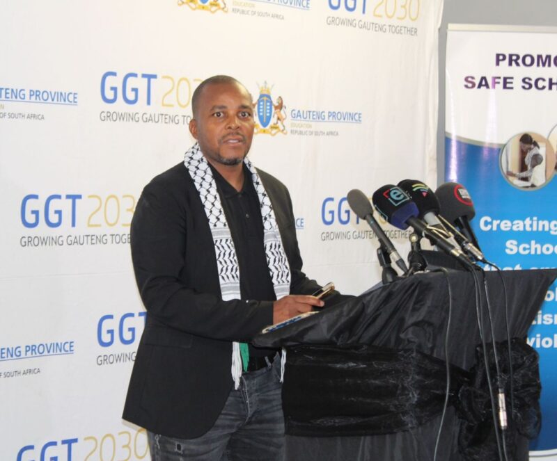 Gauteng Department of Education spokesperson Steve Mabona addressing members of the media on December 10, 2023. Photo: Sphiwe Masilela
