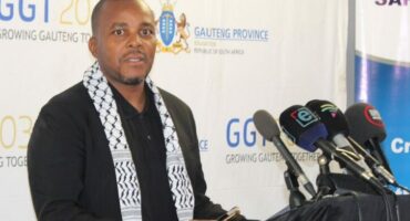 Gauteng Department of Education spokesperson Steve Mabona addressing members of the media on December 10, 2023. Photo: Sphiwe Masilela