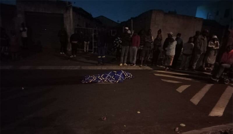 According to Ekurhuleni District Police spokesperson Captain Nelda Sekgobela, the man was found lying in the road with multiple stab wounds.