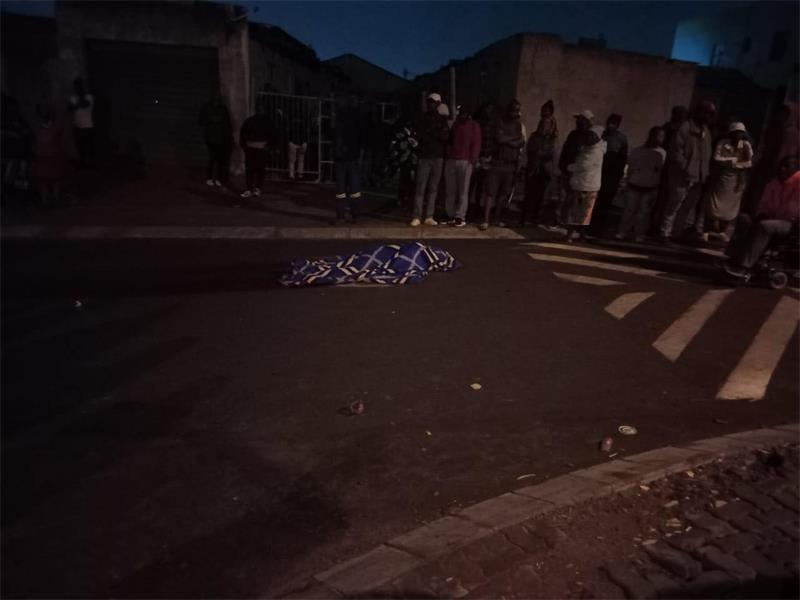 According to Ekurhuleni District Police spokesperson Captain Nelda Sekgobela, the man was found lying in the road with multiple stab wounds.