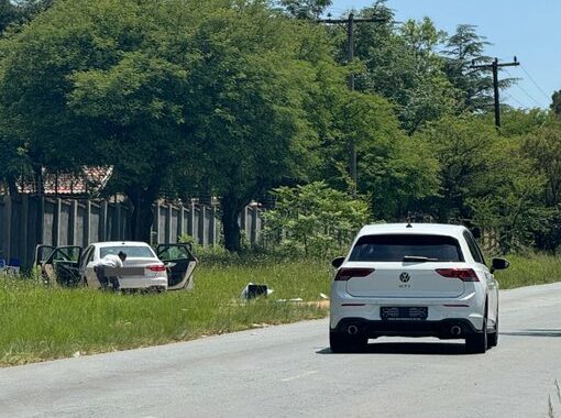 One suspect was fatally wounded as police and private security intercepted an alleged airport-following robbery gang in Midrand.