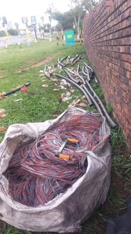 Eskom calls on communities to report all cable theft after a cable theft incident in Vorna Valley was foiled by Ria Sebetsa officers.