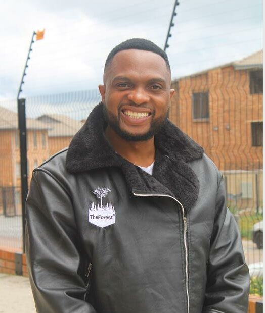 After focusing on acting and entrepreneurship, JBee Forest is back on the music scene with a soulful single and a project that celebrates life, gratitude, and meaningful connections.