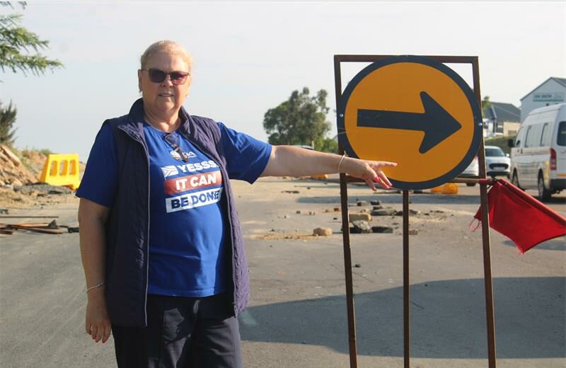 Residents said the delays have become increasingly unbearable, with some motorists spending between 20 and 30 minutes in traffic where travel would normally take far less time.