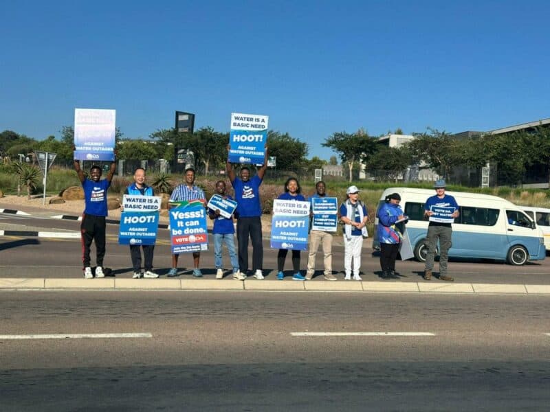 Ward councillors, and other members of the DA in Midrand, protested to force the municipality to finally move on the water crisis affecting their residents.