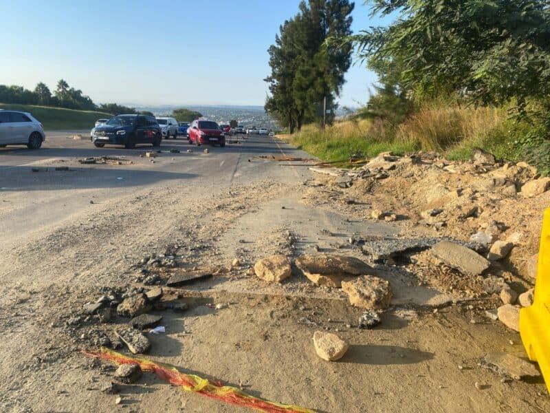 Following allegations that the contractor abandoned the site, the department says the team is still on the ground and pushing ahead with the R55 roadworks.