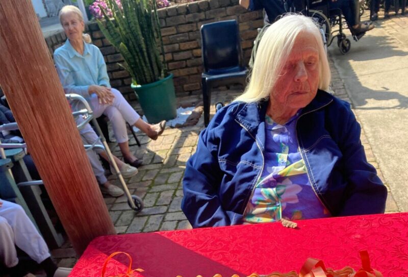 Chris Osullivan’s 100th birthday was a truly special occasion at Highveld Gardens Retirement Lodge, where staff and residents gathered to celebrate a rare milestone with song, dance, and heartfelt appreciation for a life well lived.