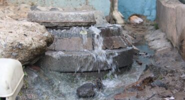 Damaged manhole that causes the stream of sewage to flow into the resident’s yard. Photo: Zanele Mfaba