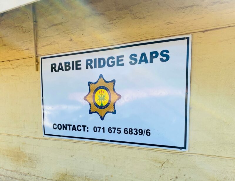 Rabie Ridge police have launched a massive search for a 38-year-old suspect accused of killing his girlfriend, her uncle, and a neighbour before opening fire on officers.