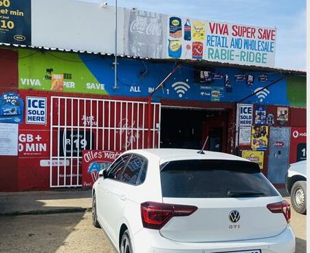 About 20 armed suspects are wanted by Rabie Ridge police after they robbed a supermarket in Rabie Ridge on May 18. Photo taken May 21. Photo: Comfort Makhanya