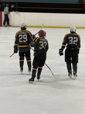 Phoenix Howie (centre) with his teammates. Photo: Supplied