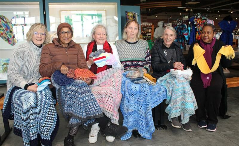 Jackson's Kyalami manager Charmaine Marchesi joins the Knit and Natter group, including Jo Iverson, Lorain Ruthilal, Carol Thornton, and Plantina Seepe-Nkuzana, after knitting for the day. Photo: Zanele Mfaba